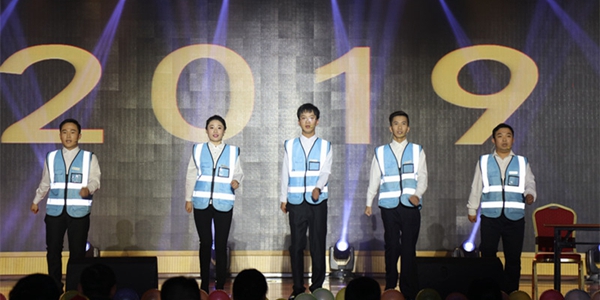 10-02��������˾�龰�硶�й��� hjc�ƽ�ǹ�����¼�Ρ�.jpg