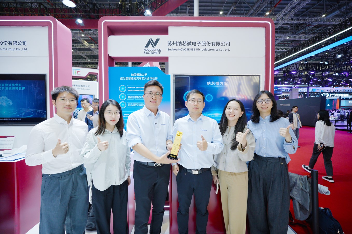 hjc黄金城官网登录亮相2025上海车展，斩获“年度影响力汽车芯片”大奖